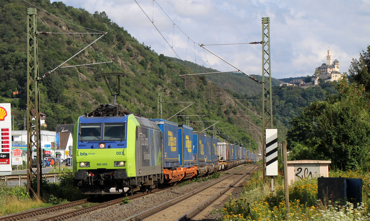 BLS 485 003  die Alpinisten  mit KLV am 28.27.2021 bei Braubach auf der rechten Rheinseite in Richtung Norden
