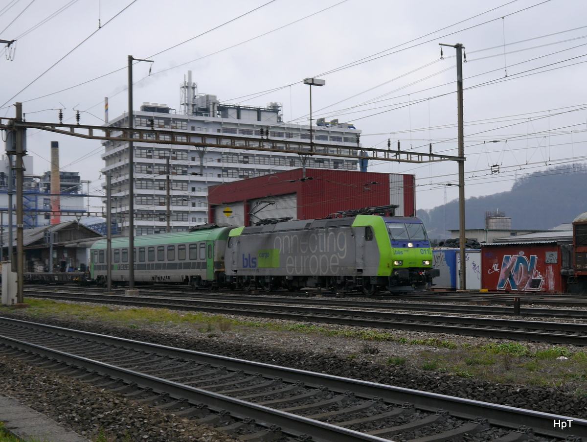 BLS - 485 011-1 mit Rolla unterwegs in Prattelen am 23.02.2018