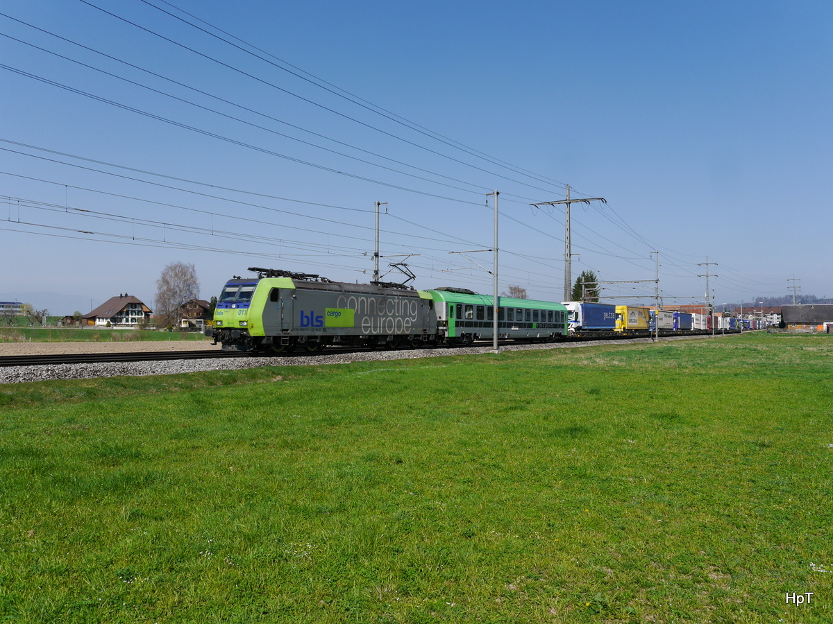 BLS  485 011-1 mit Rolla unterwegs bei Lyssach am 25.03.2017