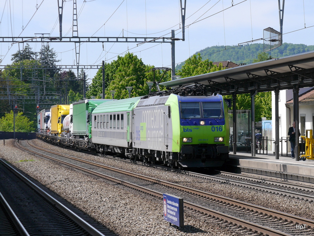 BLS - 485 016-0 mit Rolla bei der durchfahrt in Sissach am 05.05.2014