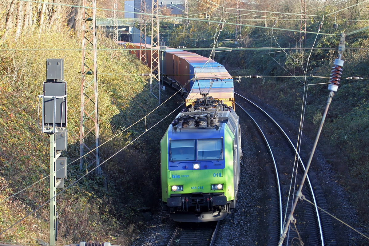 BLS 485 018 auf der Hamm-Osterfelder Strecke in Recklinghausen 22.11.2021