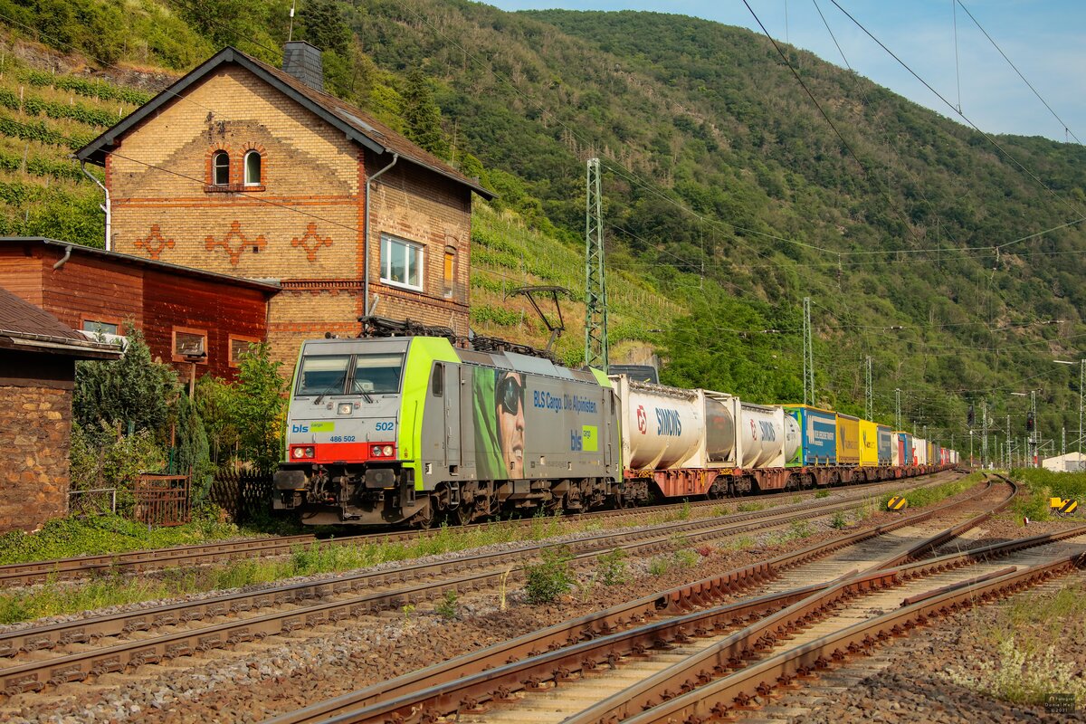 BLS 486 502 in Kaub, Juni 2021.