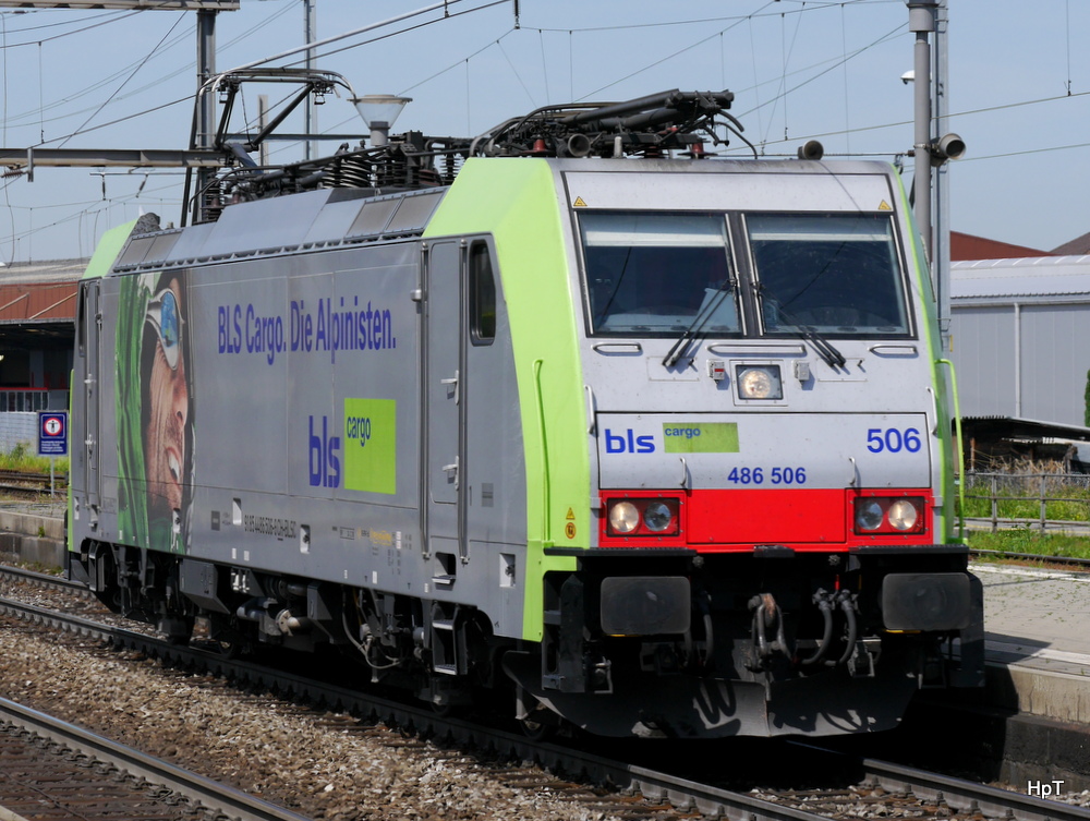 BLS - 486 506-9 auf Lokfahrt im Bahnhof Prattelen am 05.05.2014