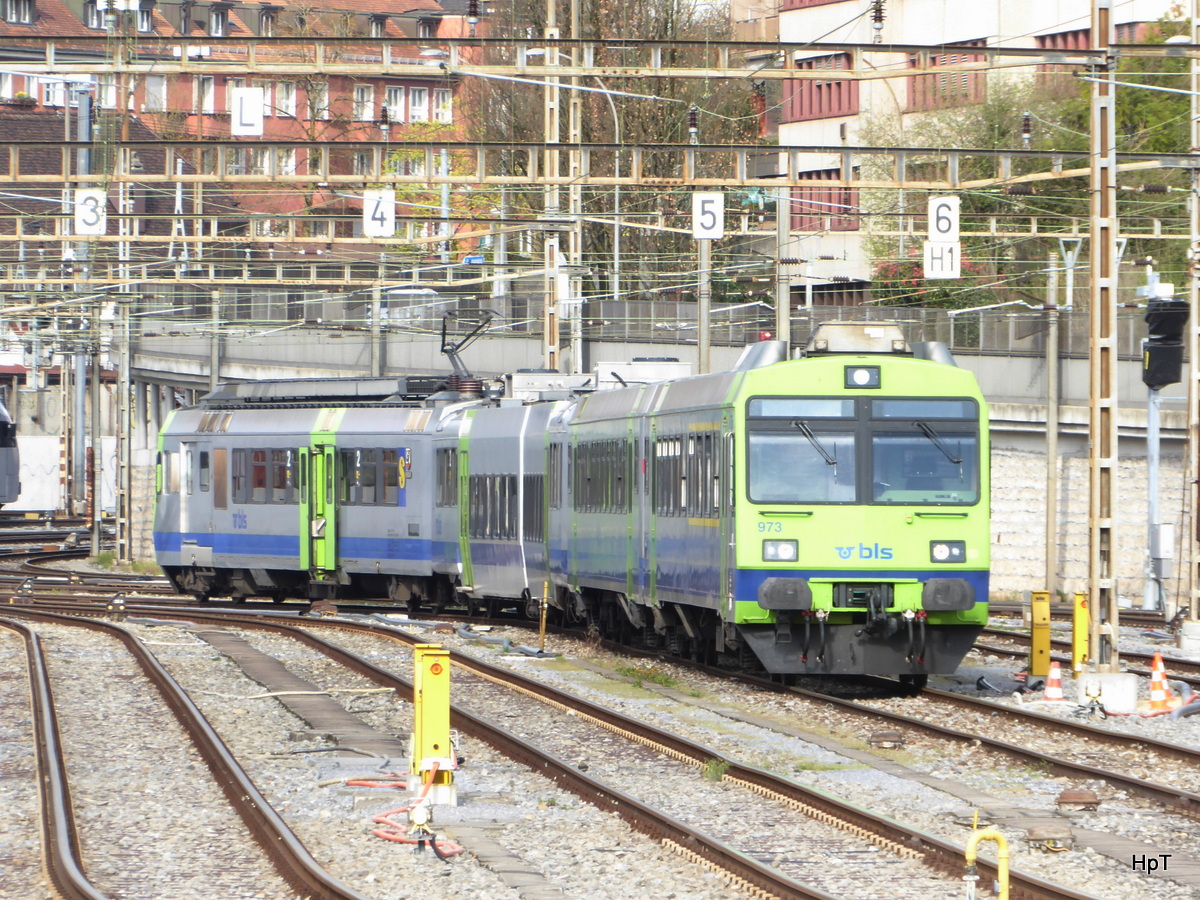 BLS - Abgestellter Pendelzug an der Spitze der Steuerwagen ABt 50 85 80-35 973 im Bahnhofsareal von Bern am 16.04.2018