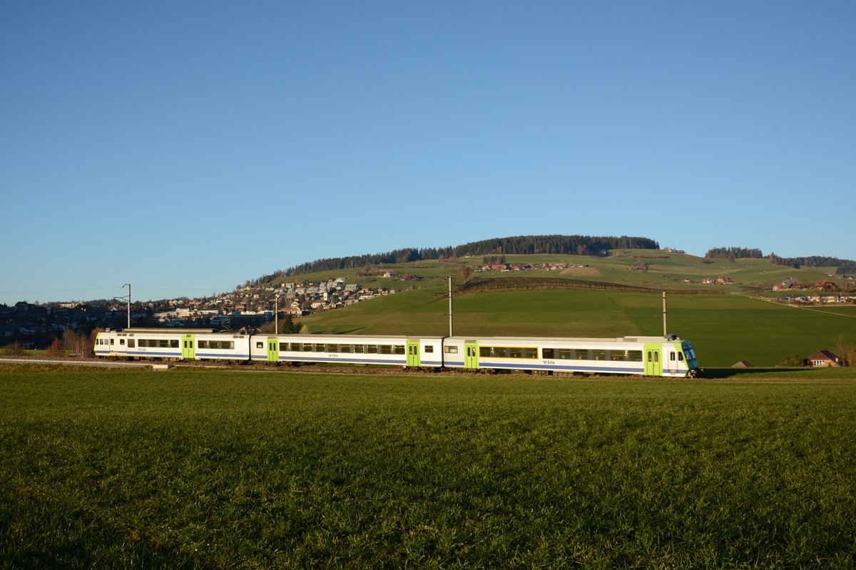 BLS ABt, B Lego, RBDe 566 am 18. November 2020 als Regio 6427 zwischen Grosshöchstetten und Konolfingen.
