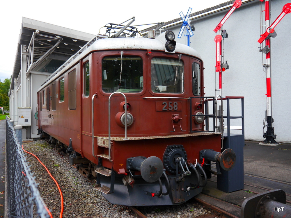 BLS - Ae 4/4 258 in der Aussenanlage des Verkehrshauses in Luzern am 09.08.2014