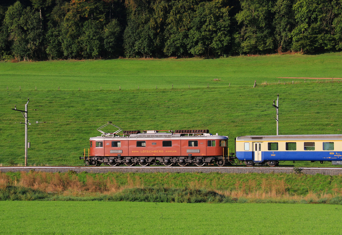 BLS Ae 6/8 205 in der Morgensonne bei Wabern. 9.September 2018