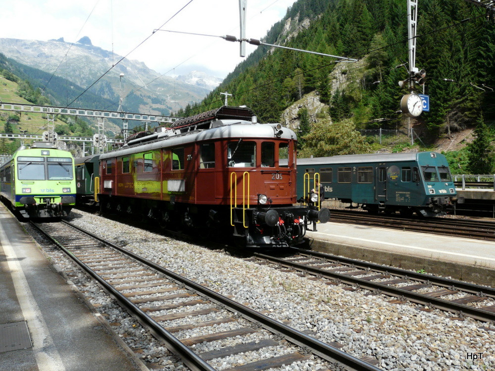 BLS - Ae 6/8 mit Extrazug nach Brig im Bahnhof Goppenstein am 07.09.2013