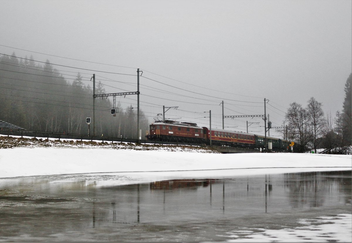 BLS: Ae 6/8 Nr. 205 unterwegs am 21. Januar 2018 zur Eröffnung der Belle-Epoque-Woche von Basel SBB via Bern nach Kandersteg kurz vor ihrer in Kandersteg