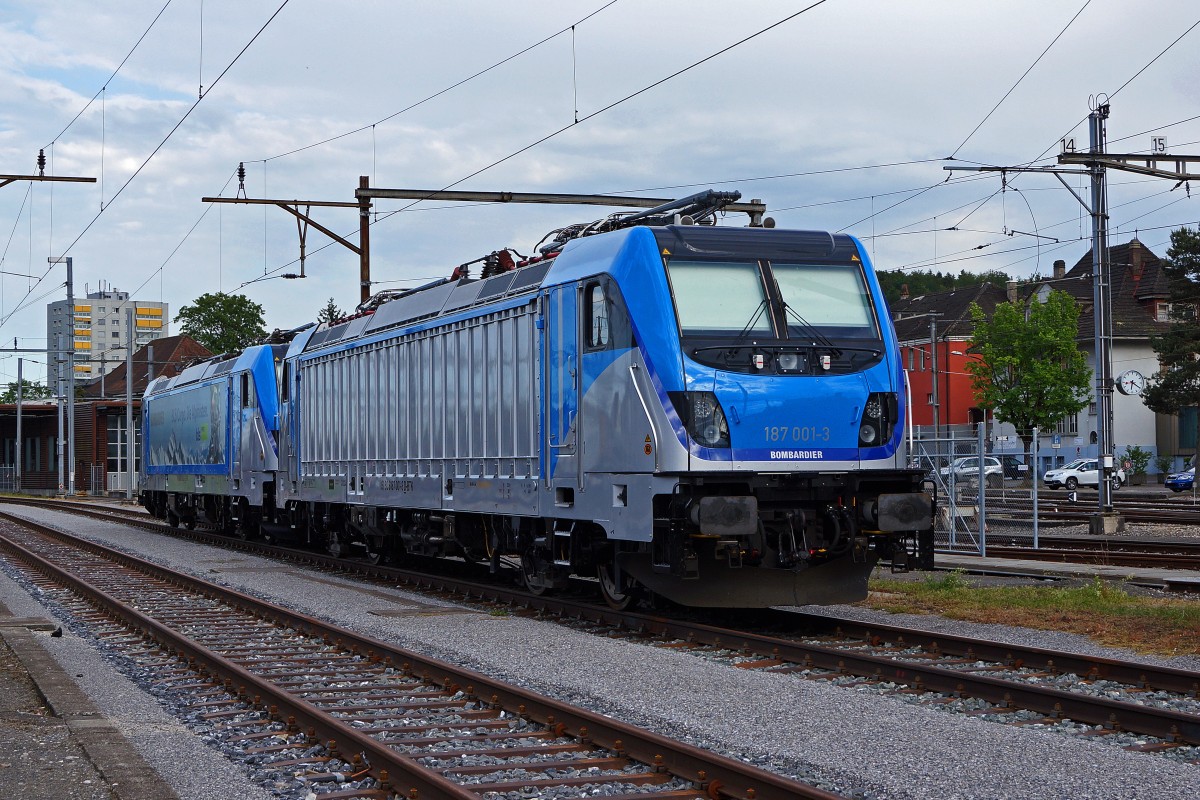 BLS: Bombardier 187 001-3 und 187 002-1 in Solothurn-HB abgestellt am 19. Mai 2014.
Foto: Walter Ruetsch