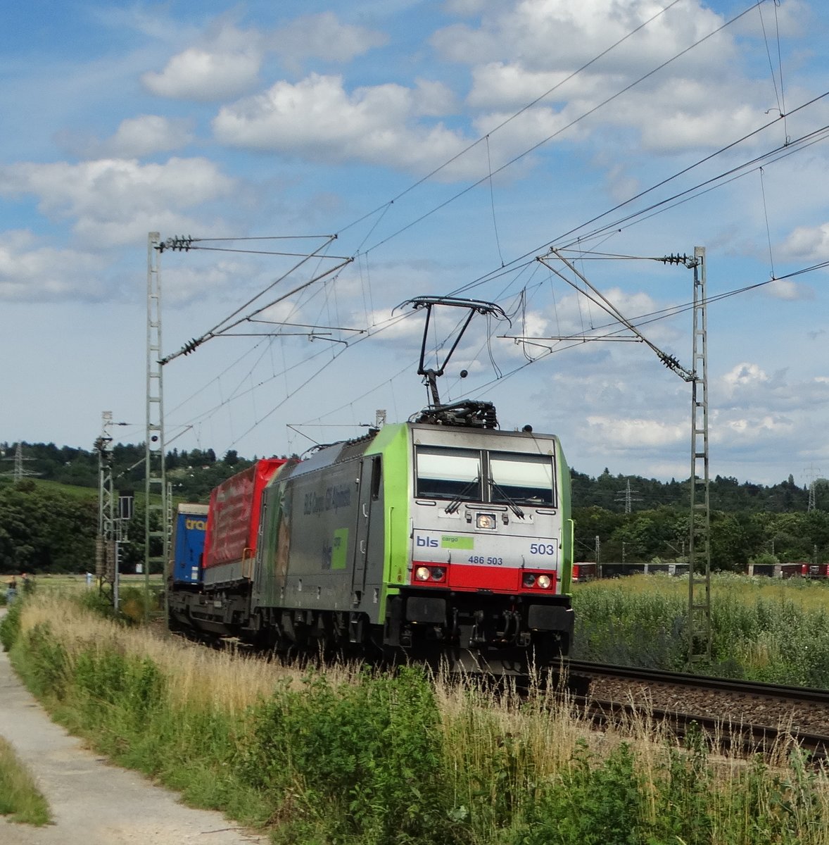 BLS Cargo 486 503 mit KLV am 29.06.16 bei Walluf