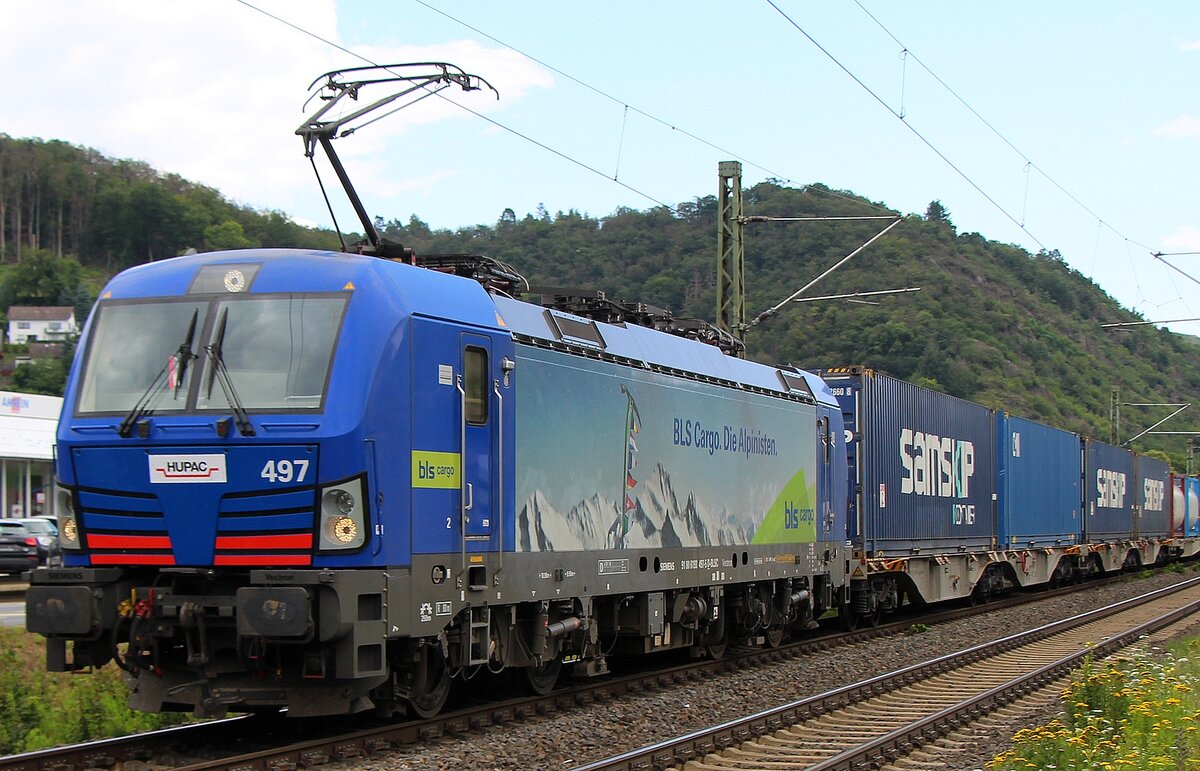 BLS Cargo mit Hupac bei Oberlahnstein am 25.07.2021