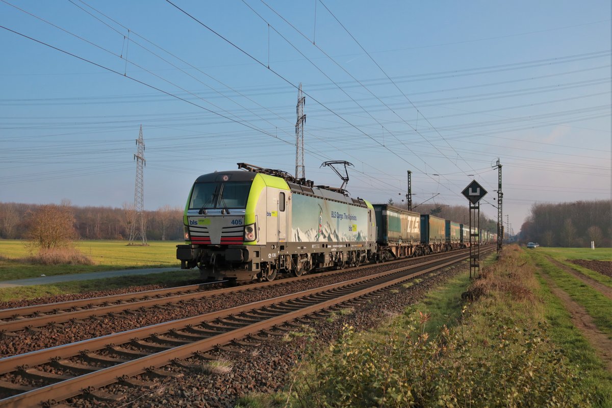 BLS Cargo Siemens Vectron 475 405-7 mit KLV am 27.11.20 in Mainz Bischofsheim
