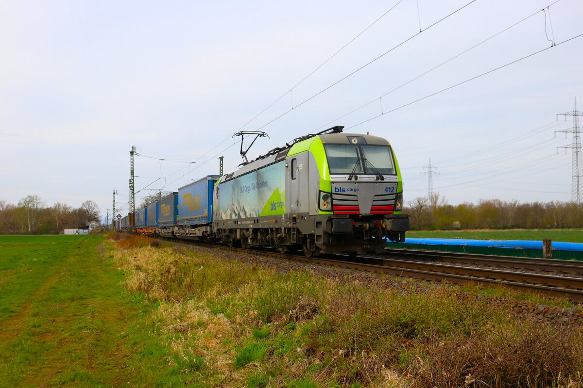 BLS Cargo Siemens Vectron 475 412-3 und Gysev 193 837-2 in Bischofsheim am 17.03.24