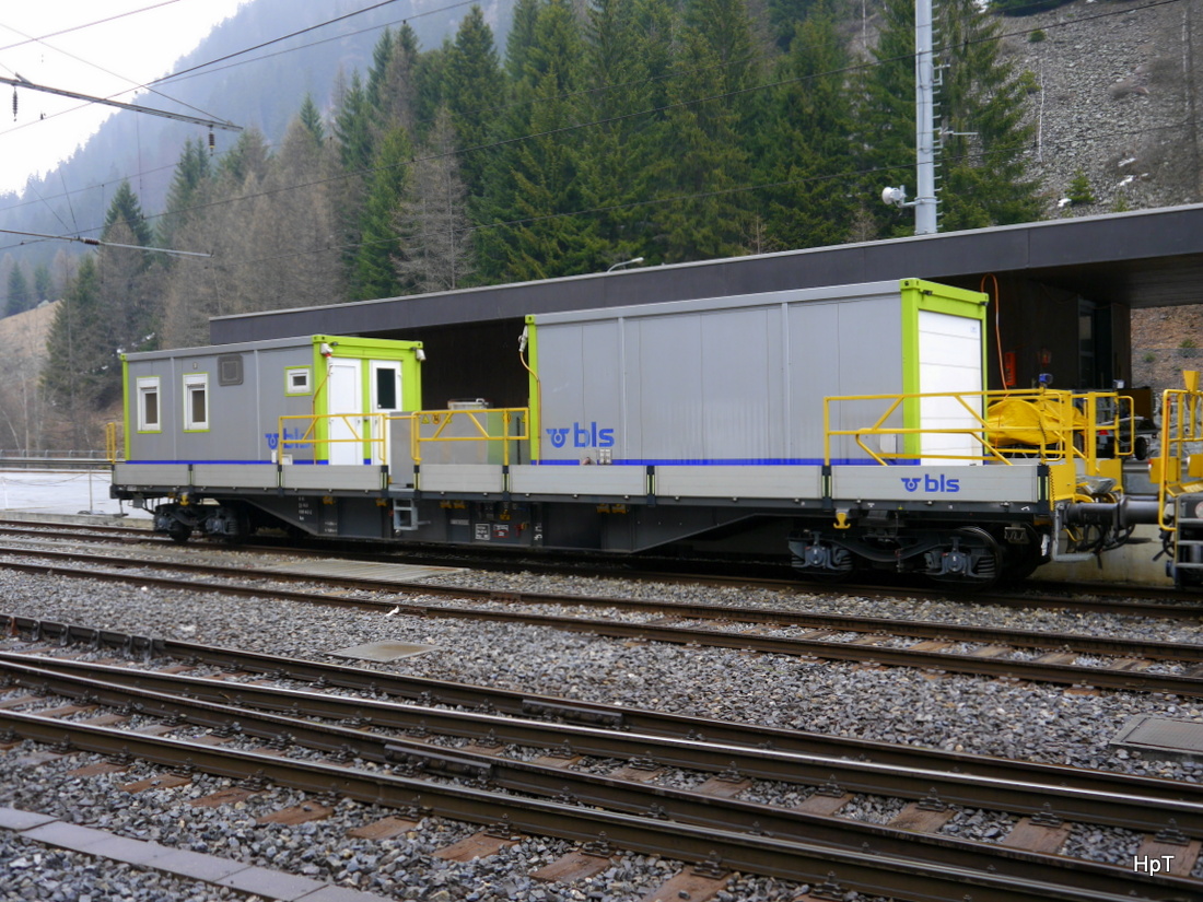 BLS - Dienstwagen Xas 99 85 93 59 442-2 abgestellt in Goppenstein am 21.03.2015