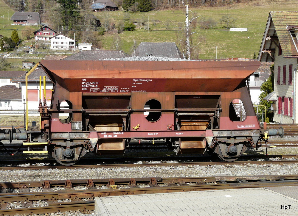 BLS - Dienstwagen Xds  99 85 93 54 757-8 in Huttwil am 22.02.2014