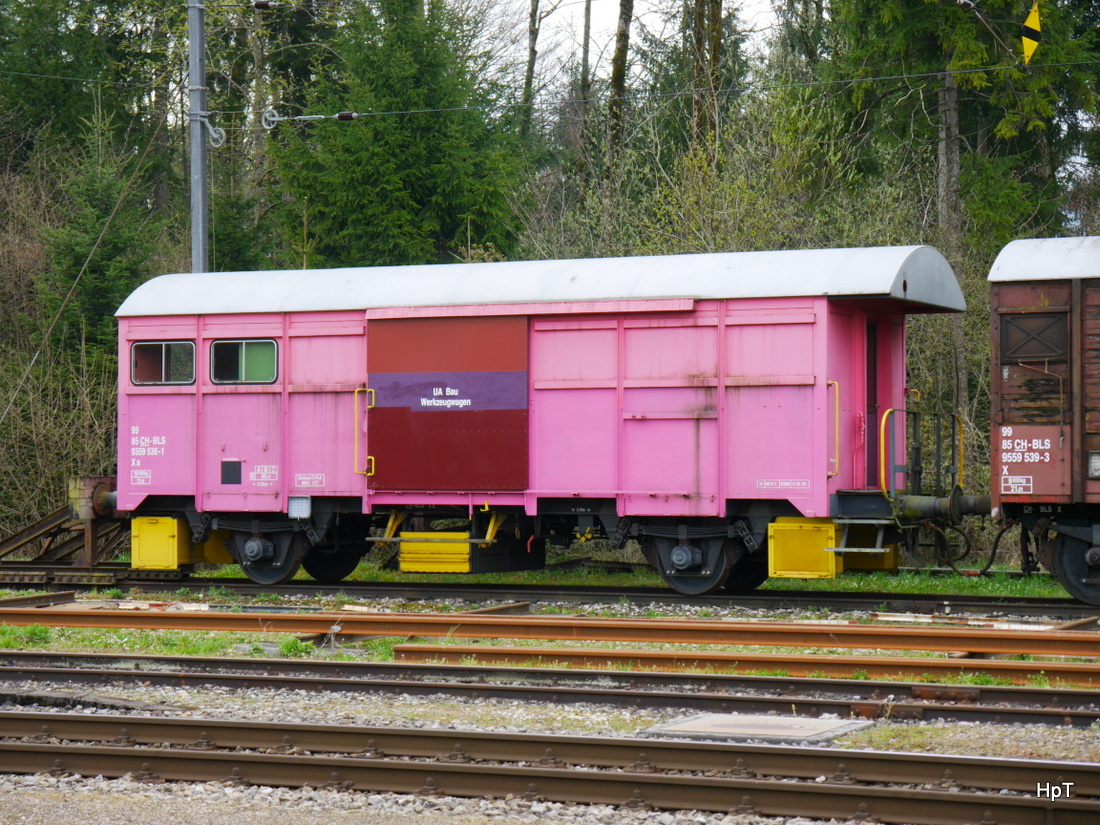 BLS - Dienstwagen Xs 99 85 93 95 536-1 abgestellt in Ramsei am 18.04.2015