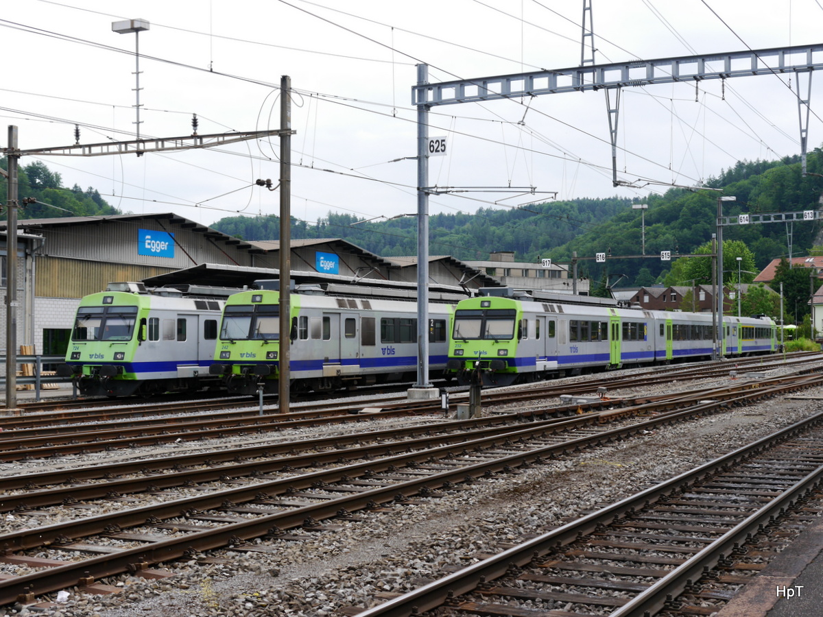 BLS - Div. Pendelzüge abgestellt im Bahnhofsareal in Burgdorf am 25.06.2017