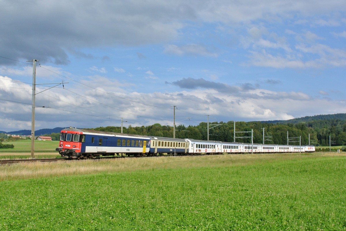 BLS EWIII Verstrkungsmodule: Kambly RE 3331 bei Worb SBB; an der Spitze ist die Re 465 004-0, das Modul besteht aus dem B EWI 50 63 20-33 720-3 und dem BDt EWII (ex. SBB) 50 63 82-33 915-4, 19.08.2014.