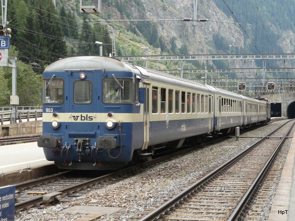 BLS - Extrazug nach Brig im Bahnhof Goppenstein am 07.09.2013