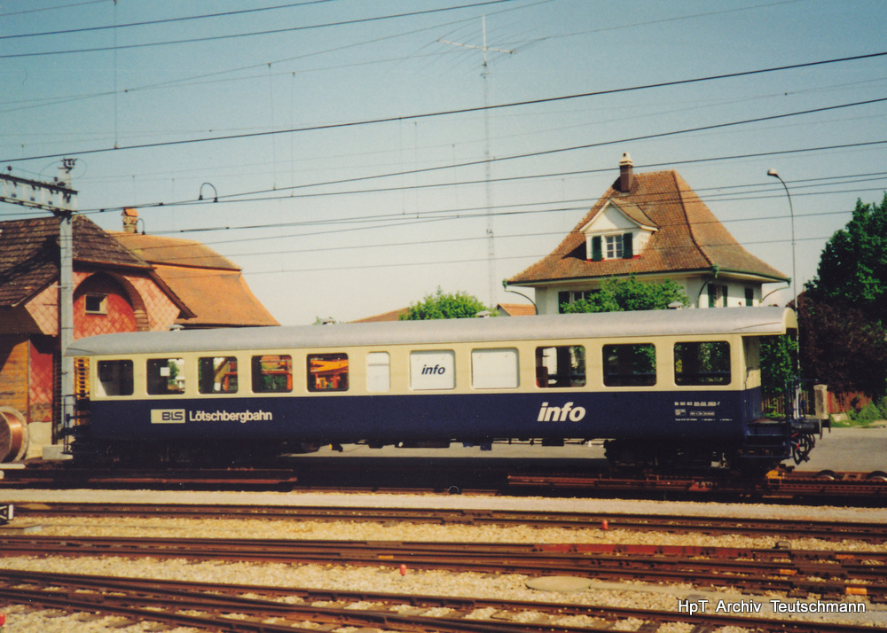 BLS - Infowagen Bi 50 63 20-03 052-7 zu Besuch bei der BTI (asm) in Täuffelen im Mai 1992