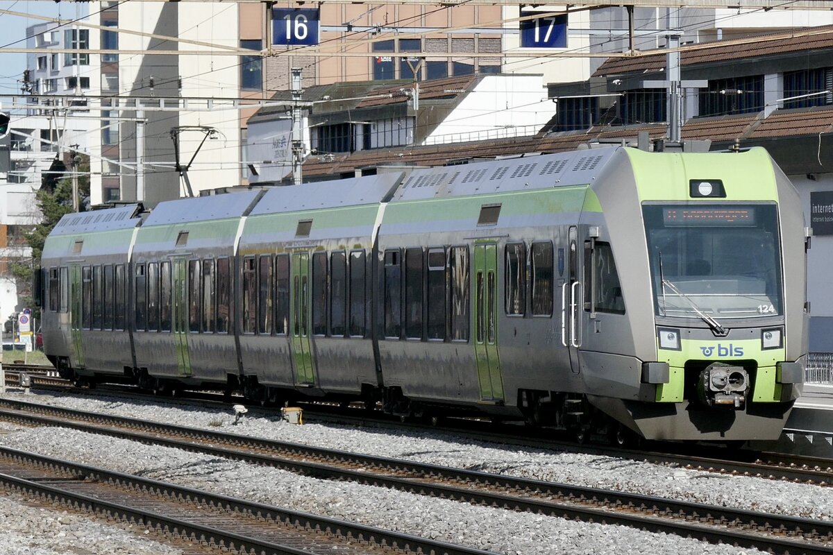 BLS Lötschberger RABe 535 124  Eggergberg  am 16.3.23 bei der Abfahrt in Thun.
