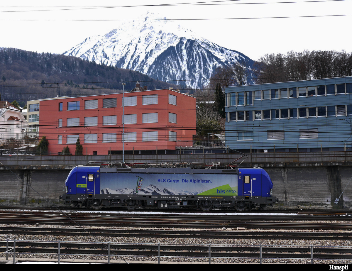 BLS - Lok 193 497-5 abgestellt im Bahnhofsareal in Spiez am 09.02.20109