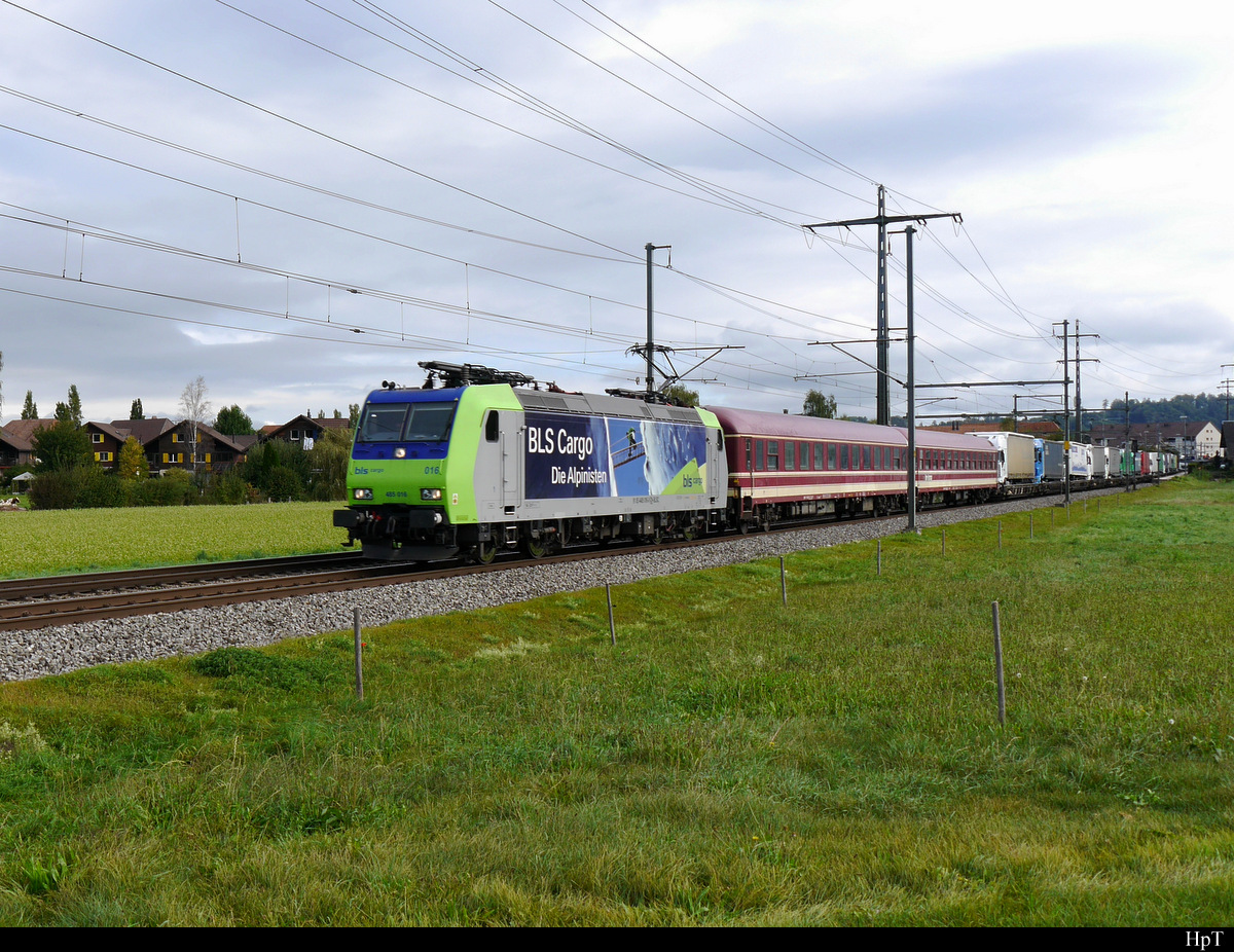 BLS - Lok 485 016 vor Rolla unterwegs bei Lyssach am 28.09.2020