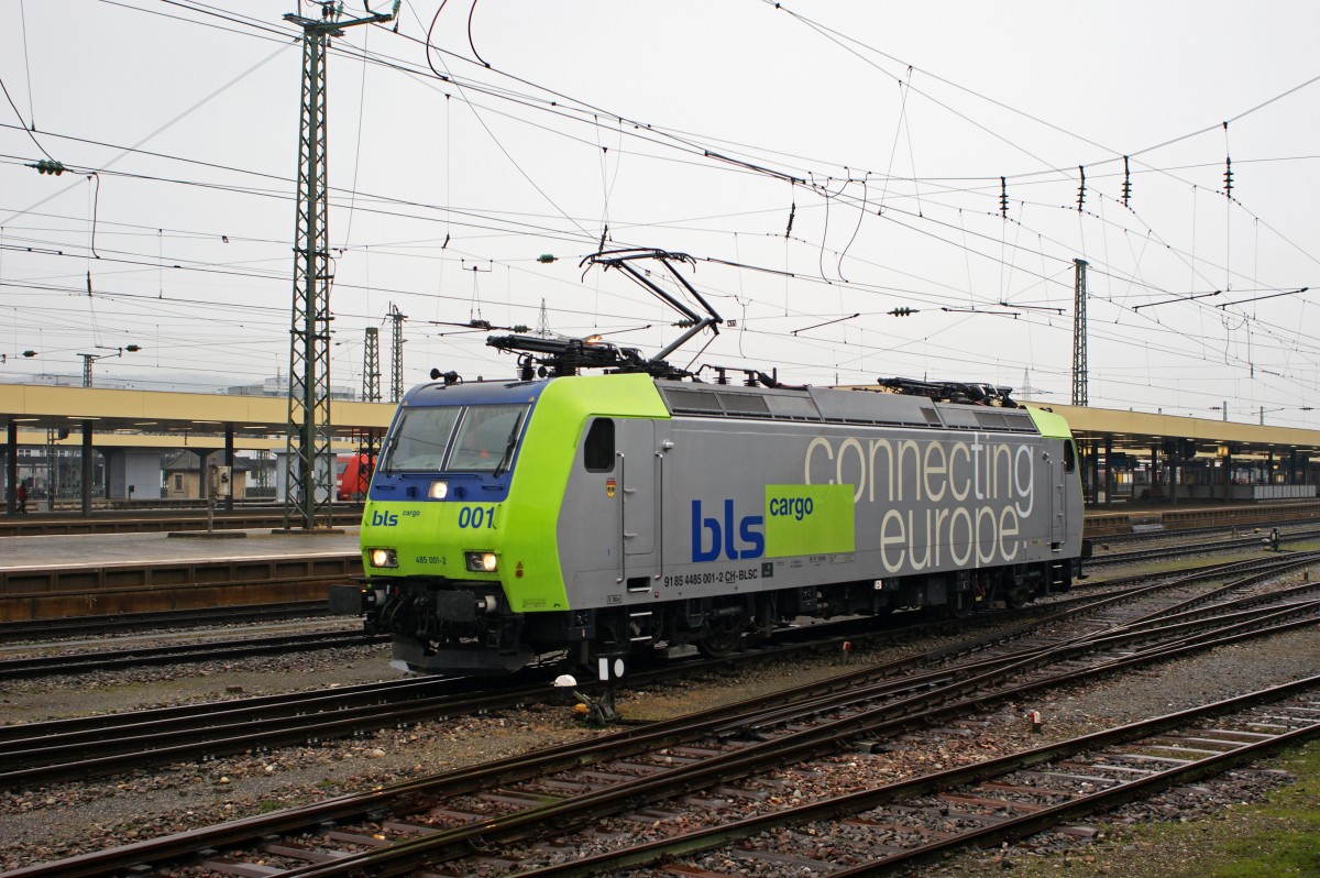 BLS Lokomotive 485 001-2 an einen Regentag beim Badischen Bahnhof in Basel. Die Aufnahme stammt vom 04.01.2014.