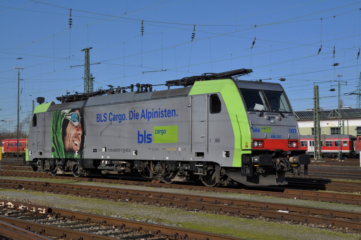 BLS Lokomotive 486 507-7 beim Badischen Bahnhof in Basel. Die Aufnahme stammt vom 28.01.2014.