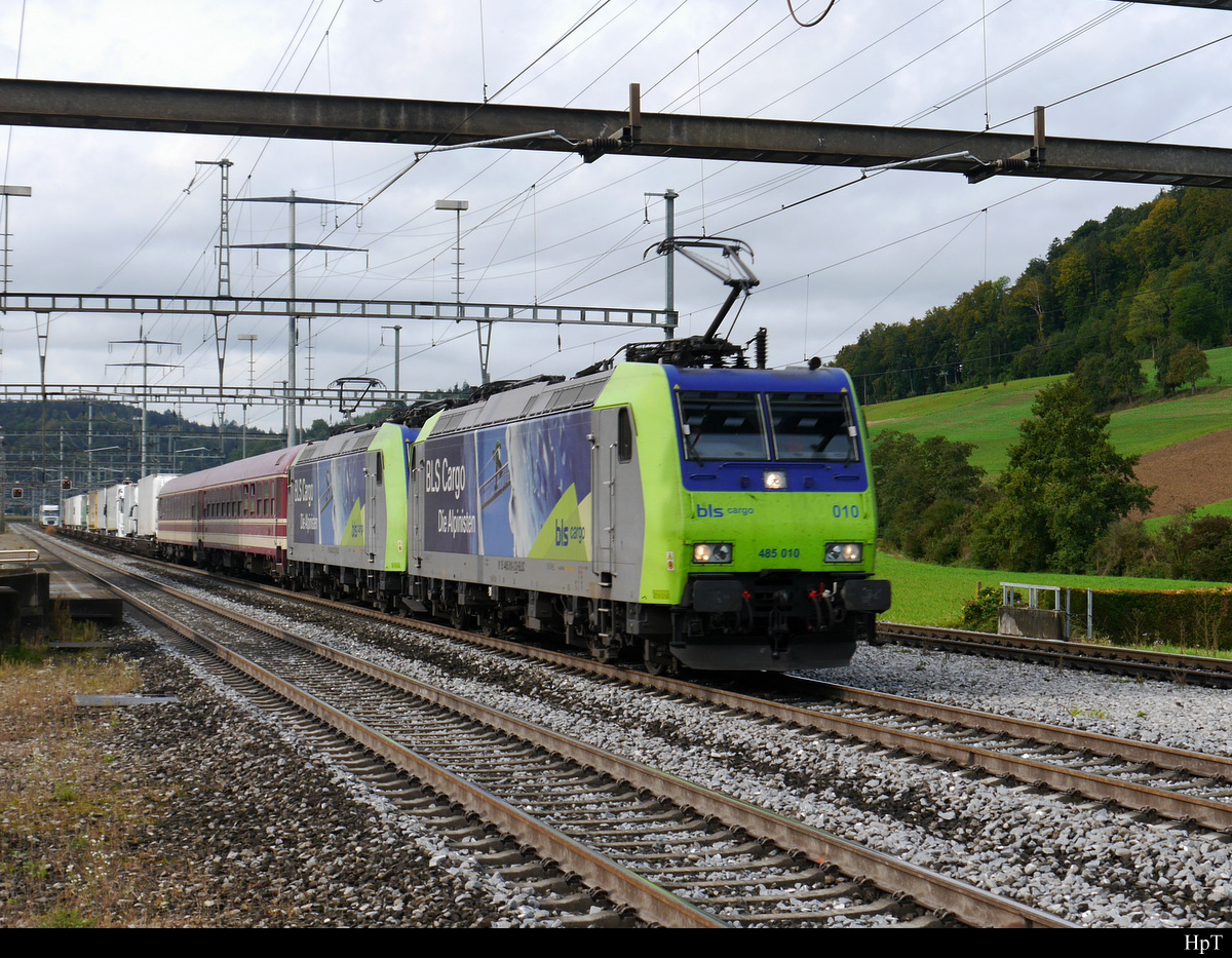 BLS - Loks 485 010 + 486 502 vor Rolla bei der durchfahrt im Bhf Riedtwil am 24.09.2020