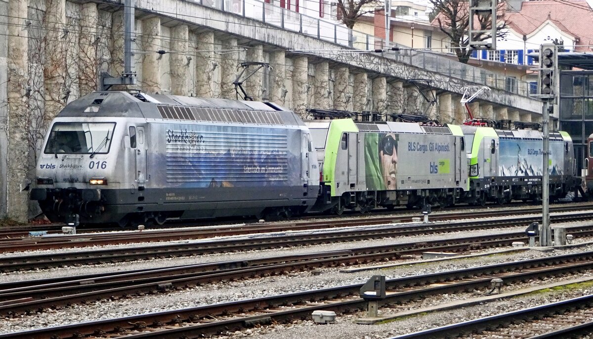 BLS Lokzug mit 465 016 steht am 1 Jänner 2019 in Spiez abgestellt.