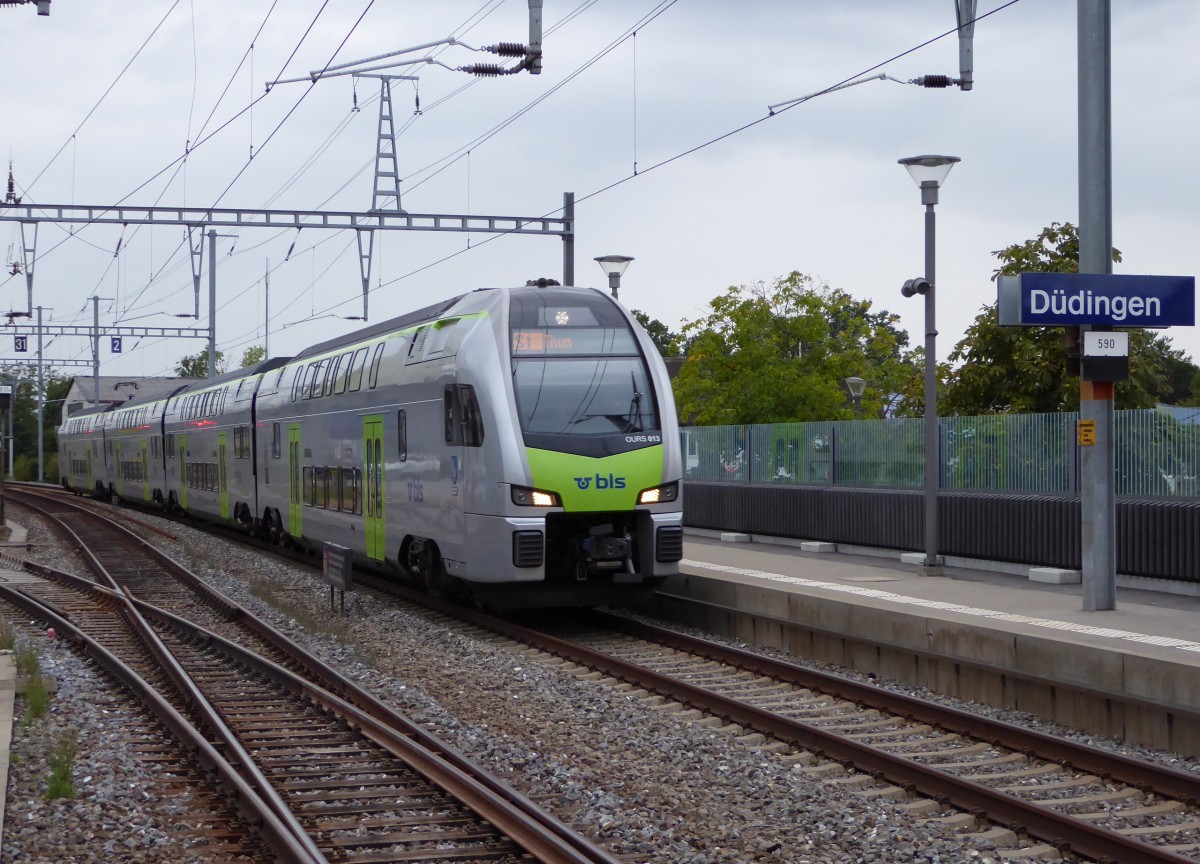 BLS - MUTZ Triebwagen RABe 515 016 bei der einfahrt in den Bahnhof von Düdingen am 12.09.2015