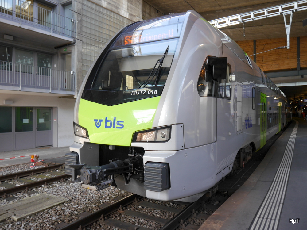 BLS - MUTZ Triebzug RABe 515 018-0 im Bahnhof Bern am 21.08.2014