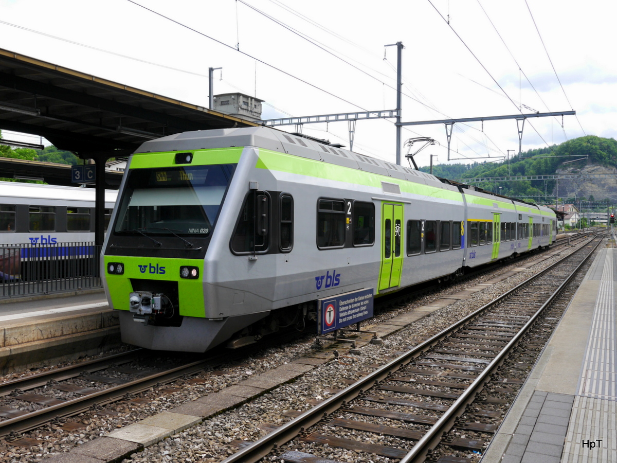 BLS - Nina RABe 525 020-4 im Bahnhof Burgdorf am 25.06.2017
