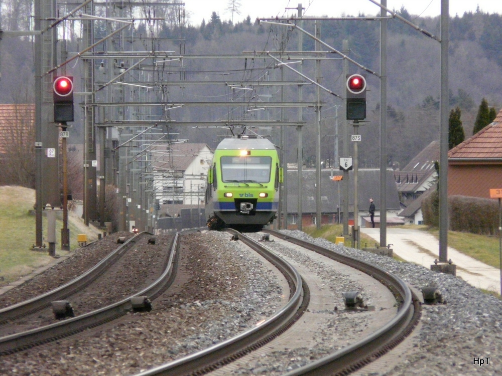 BLS - NINA Triebwagen RABe 525 019-6 unterwegs bei Lyssach am 22.02.2014