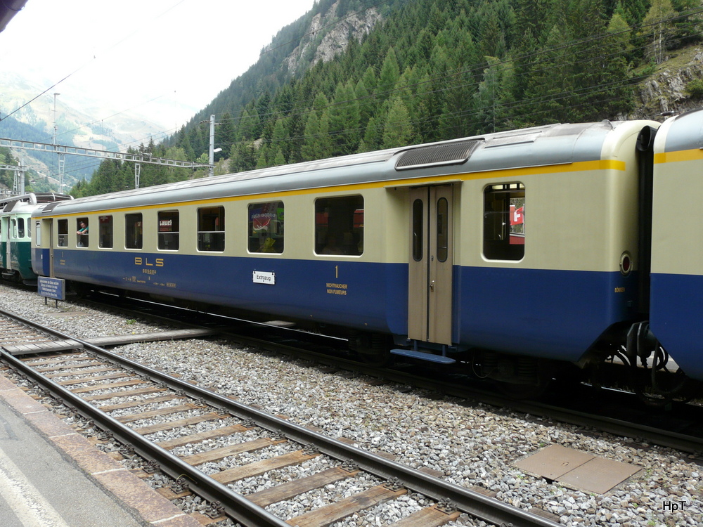 BLS - Personenwagen  1 Kl. A 50 63 18-811-4 in Goppenstein am 07.09.2013
