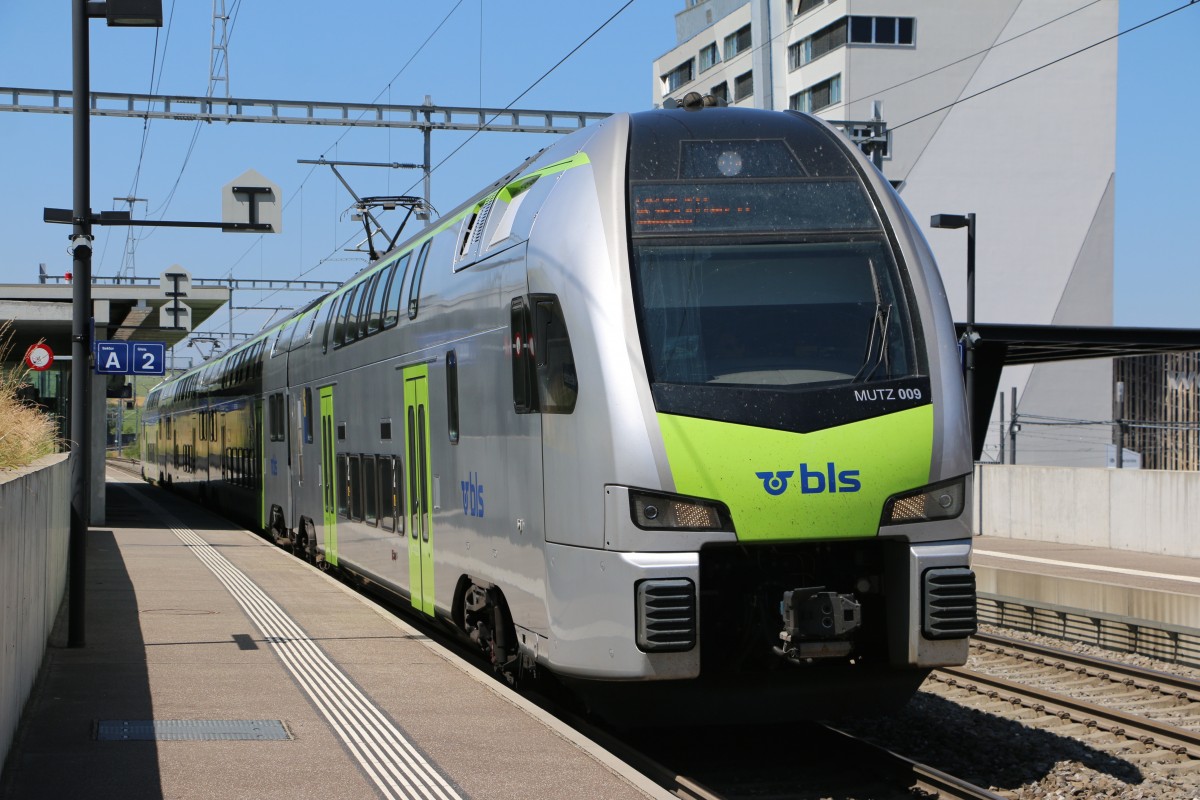 BLS RABe 515 009 steht in Brünnen-Westside zur Abfahrt als S51 nach Bern bereit. 21.06.2014