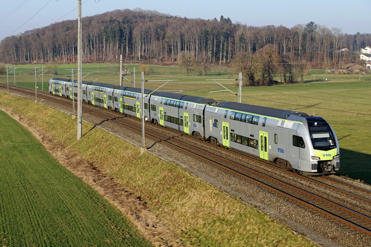 BLS RABe 515  MUTZ  als IR17 Olten-Bern bei Bollodingen am 11. Januar 2021.
Foto: Walter Ruetsch