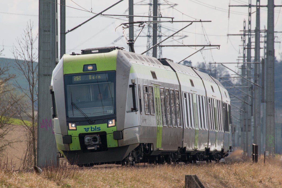 BLS RABe 535 119 als S5 nach Bern unterwegs bei Galmiz. 27.03.2015