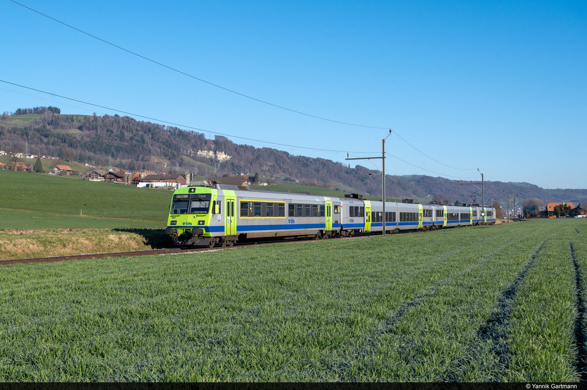 BLS RBDe 565 726 ist am 24.03.2021 als S4 15422 von Langnau i.E. nach Thun unterwegs und konnte hier bei Mühlethurnen aufgenommen werden.