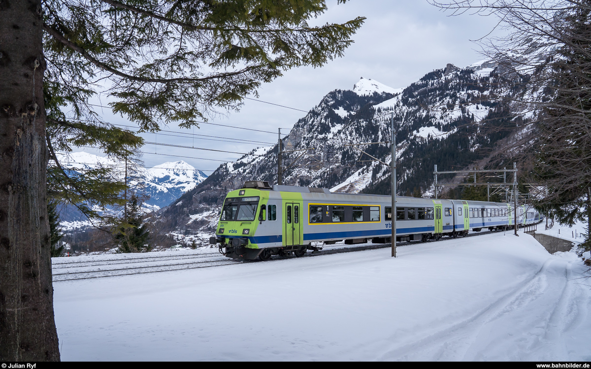 BLS RBDe-565-Pendelzug als Zusatzzug Thun - Kandersteg am 20. Januar 2019 kurz vor Kandersteg.