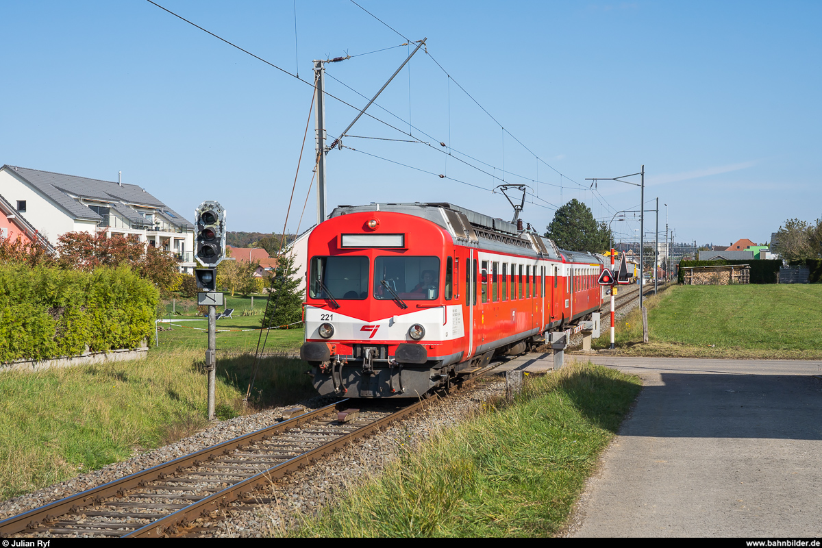 BLS RBDe 566 221 im Einsatz für die CJ am 19. Oktober 2020 als Regio Alle - Porrentruy in Alle.