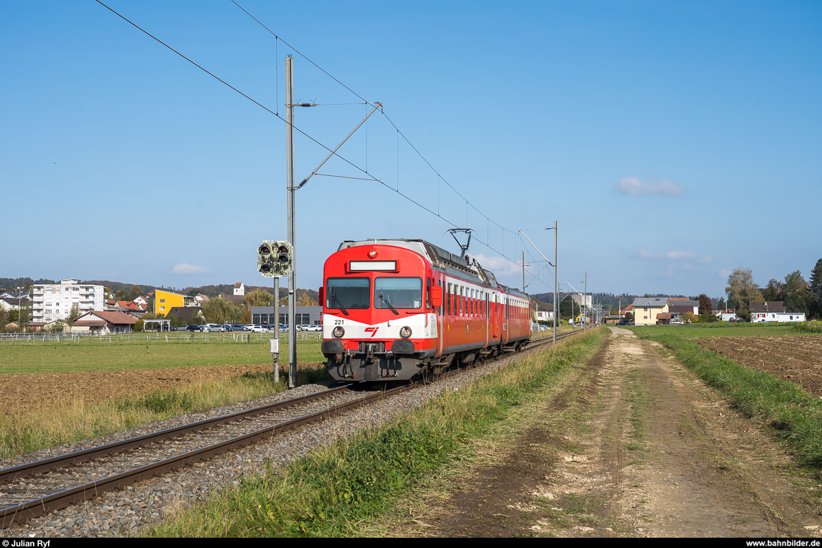 BLS RBDe 566 221 im Einsatz für die CJ am 19. Oktober 2020 als Regio Alle - Porrentruy bei Alle.