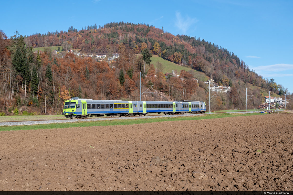 BLS RBDe 566 II 232  Grosshöchstetten  ist am Sonntagmittag (15.11.2020) unterwegs als Regio 
 6417 von Solothurn nach Thun. Hier kurz nach dem modernisierten Bahnhof Oberdiessbach aufgenommen.