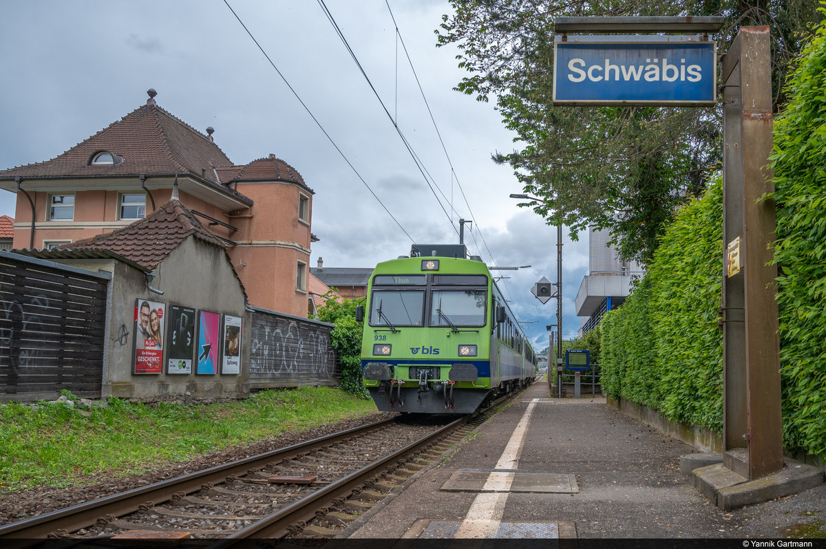 BLS RBDe 566 II 238 mit dem ABt 938 unterwegs als Regio zwischen Thun und Konolfingen. Hier in Schwäbis. Aufgenommen am 02.05.2020