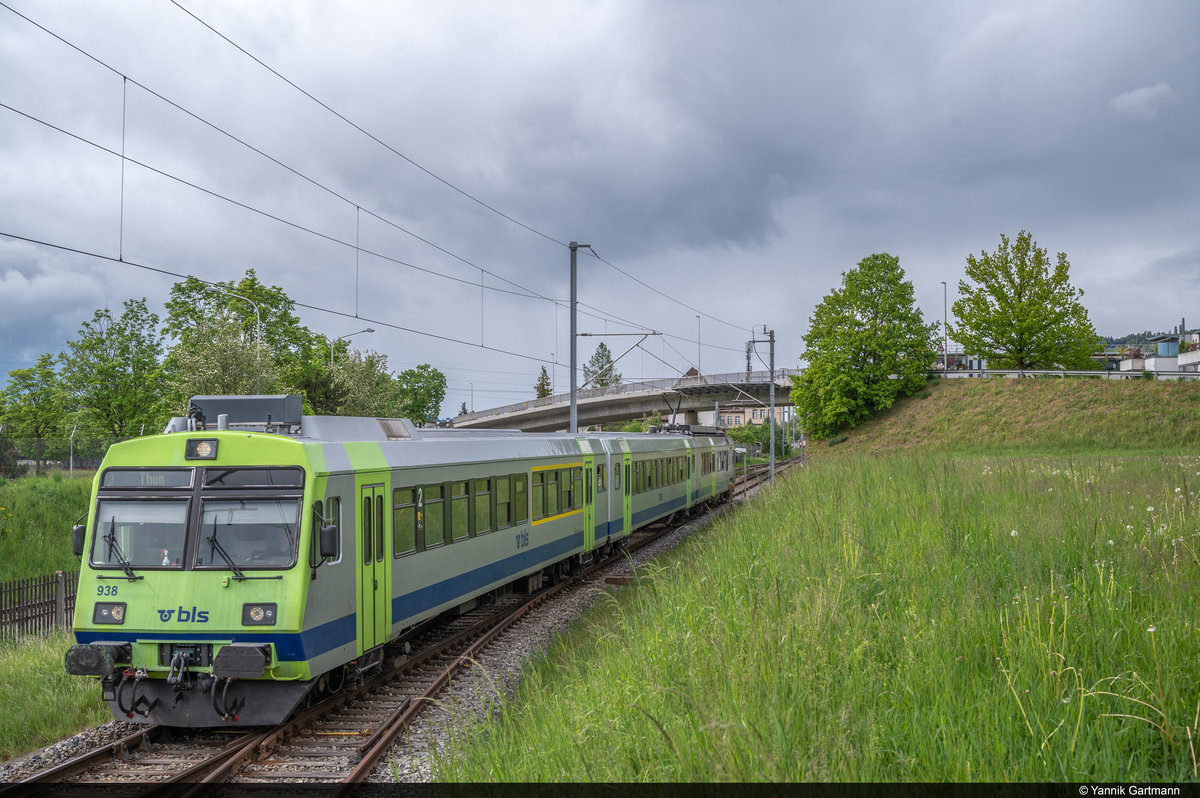 BLS RBDe 566 II 238 mit dem ABt 938 unterwegs als Regio zwischen Thun und Konolfingen. Hier kurz vor Schwäbis. Aufgenommen am 02.05.2020