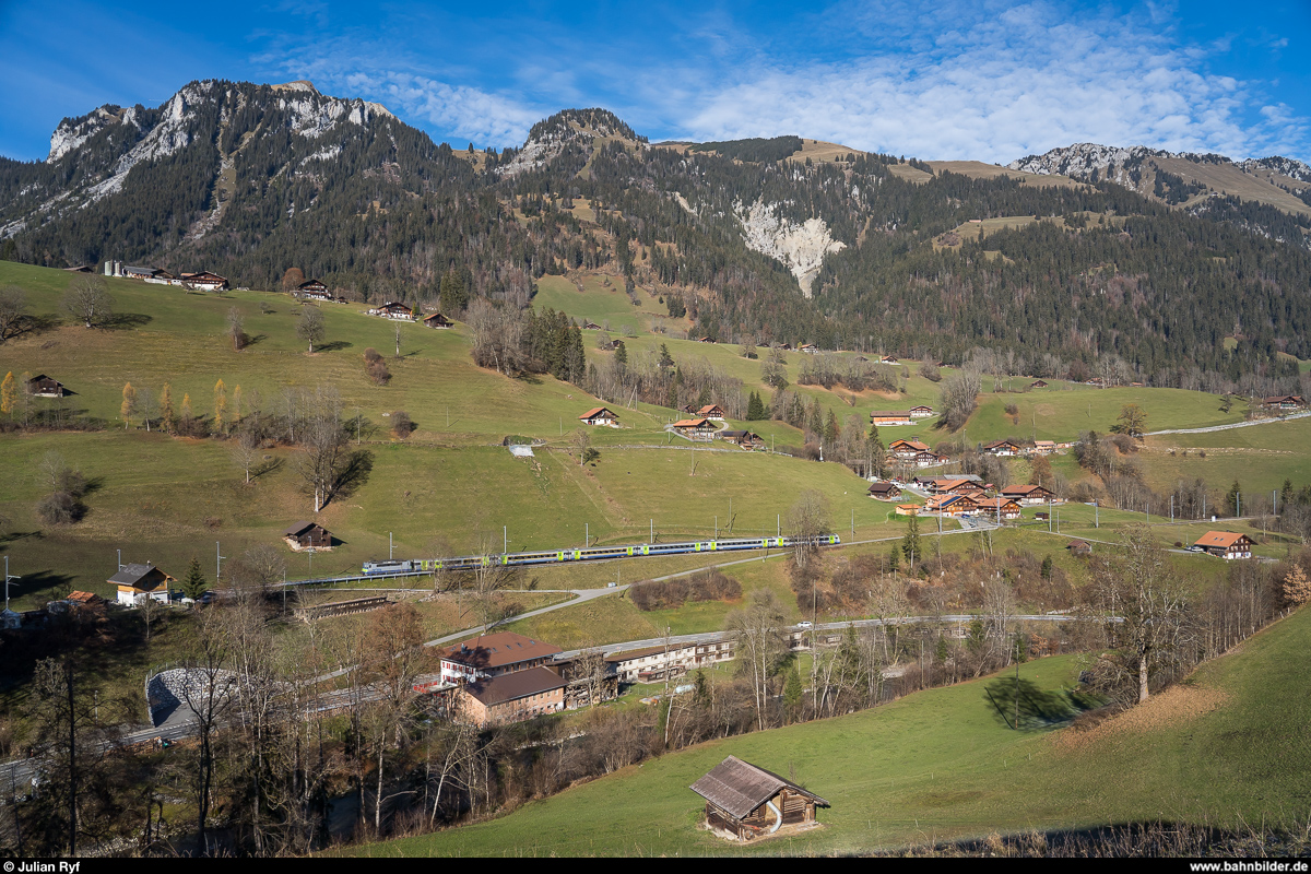 BLS Re 420 502 mit RE Zweisimmen - Interlaken Ost am 22. November 2020 bei Enge im Simmental.