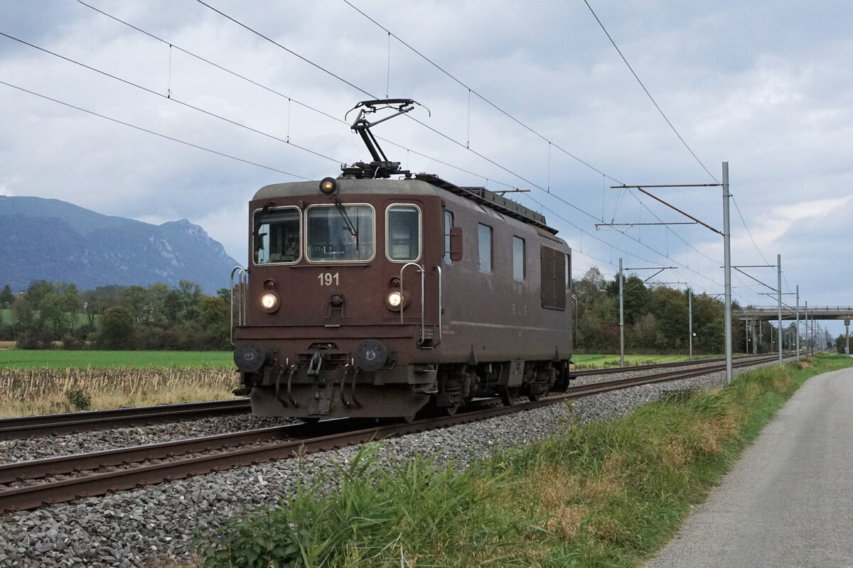 BLS Re 425 191  BRUNELI  als Lokzug bei Selzach am 12. Oktober 2021.
Die Re 425 191 befand sich auf der Fahrt nach Aarberg zwecks Auswechslung der Re 425 194 die ich noch am 12. Oktober 2021 verewigen konnte. 
Foto: Walter Ruetsch
