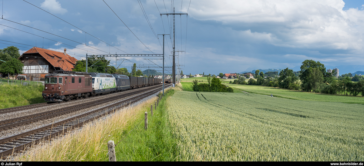 BLS Re 4/4 170, Re 465 008 und Re 465 017 mit einem UKV-Zug am 16. Juni 2020 bei Ostermundigen.